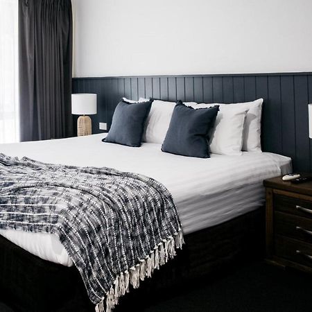 Ibis Styles Canberra Eagle Hawk Exterior photo