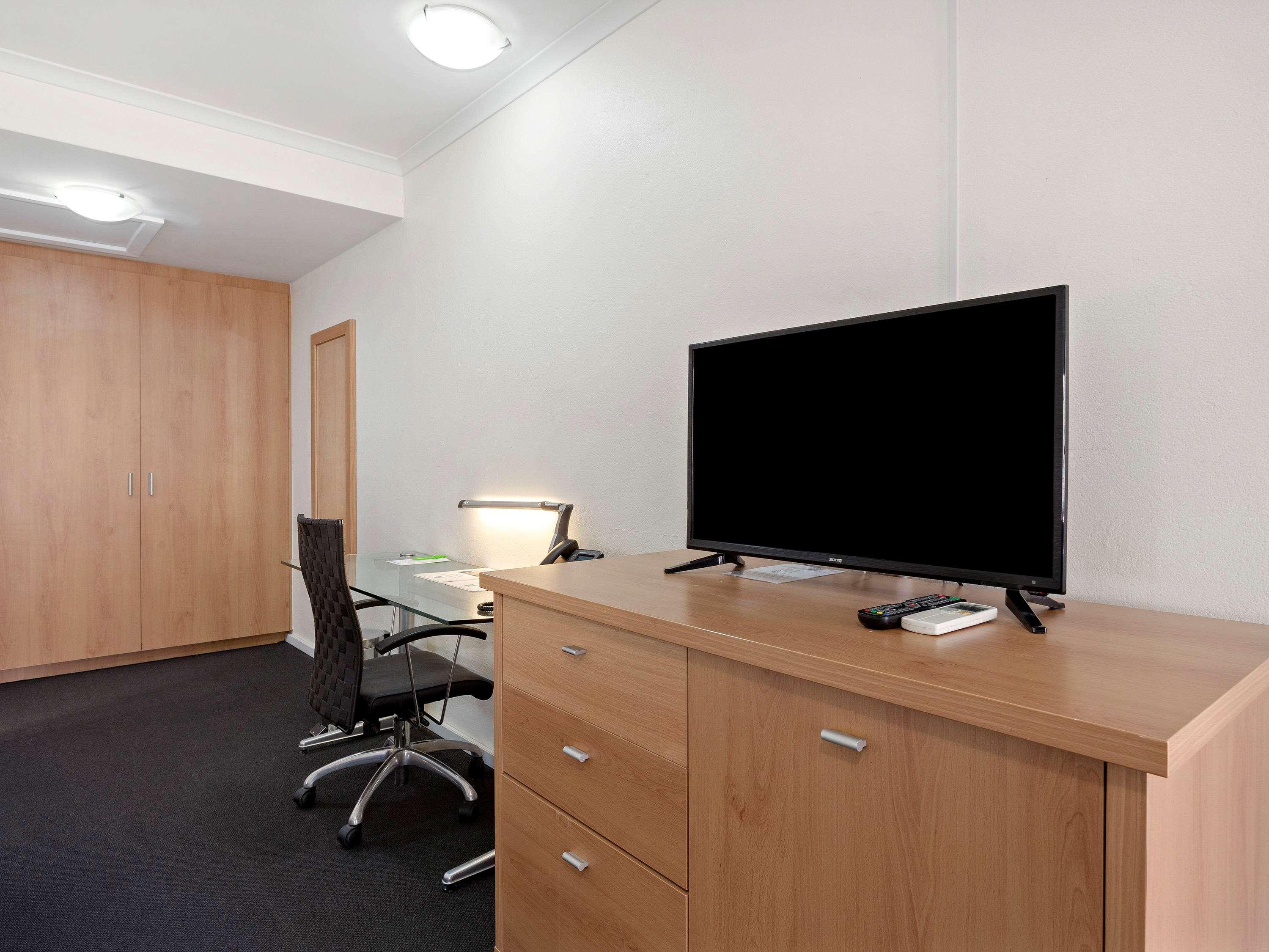 Ibis Styles Canberra Eagle Hawk Exterior photo