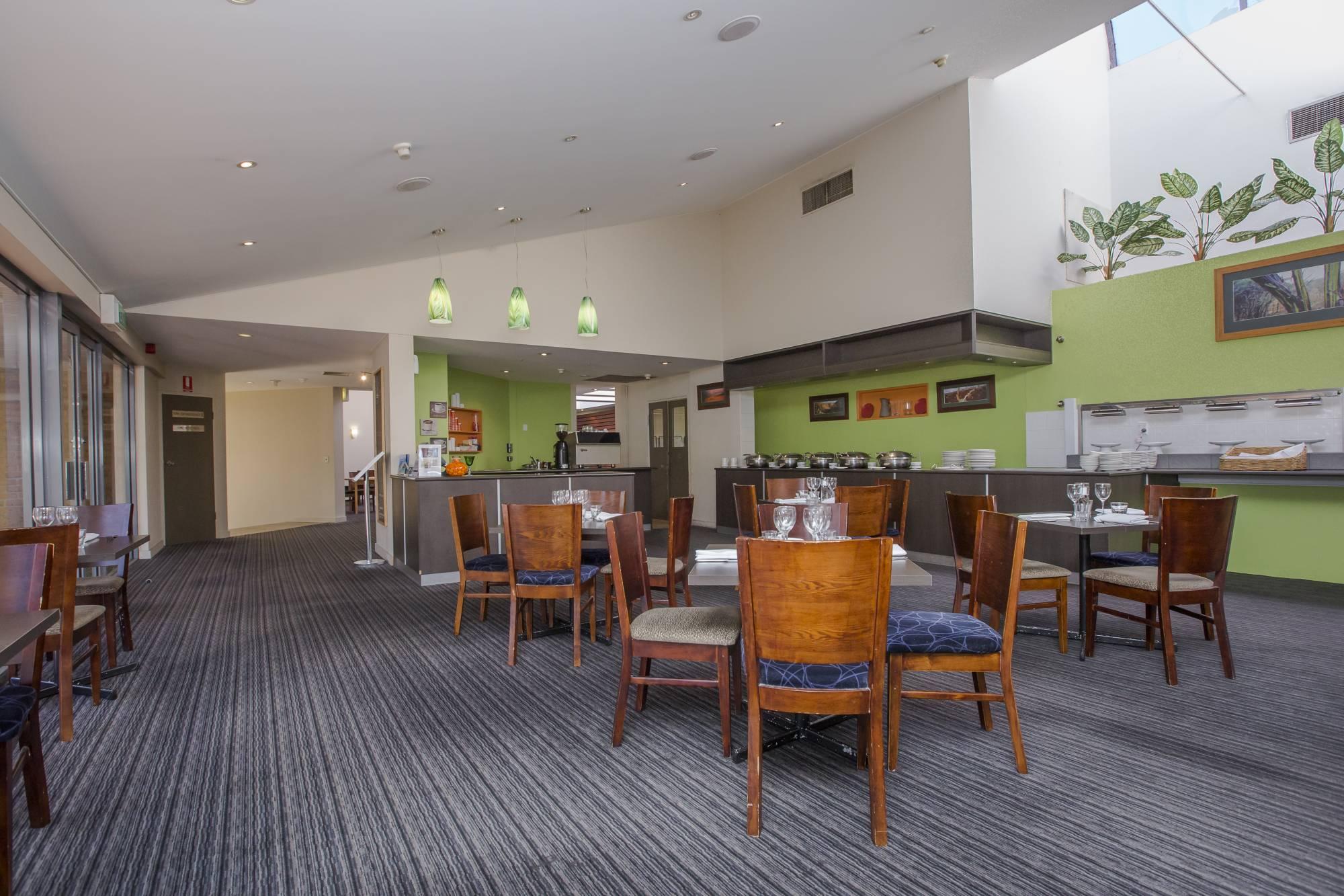 Ibis Styles Canberra Eagle Hawk Exterior photo