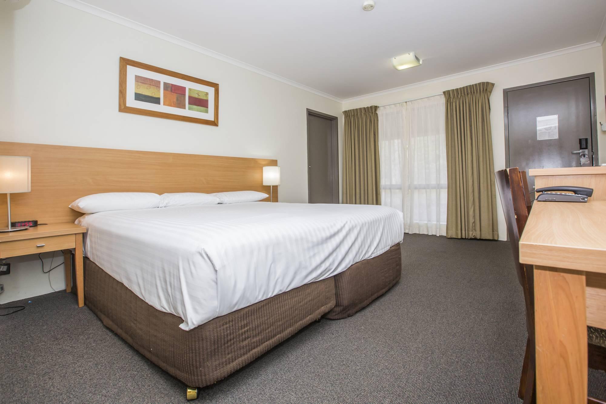 Ibis Styles Canberra Eagle Hawk Exterior photo