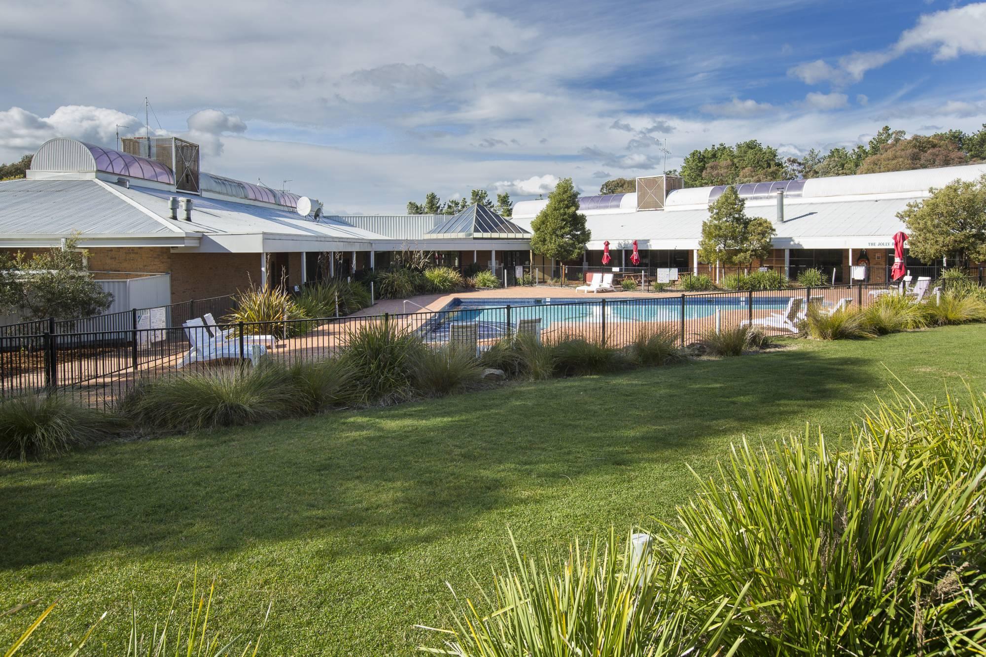 Ibis Styles Canberra Eagle Hawk Exterior photo