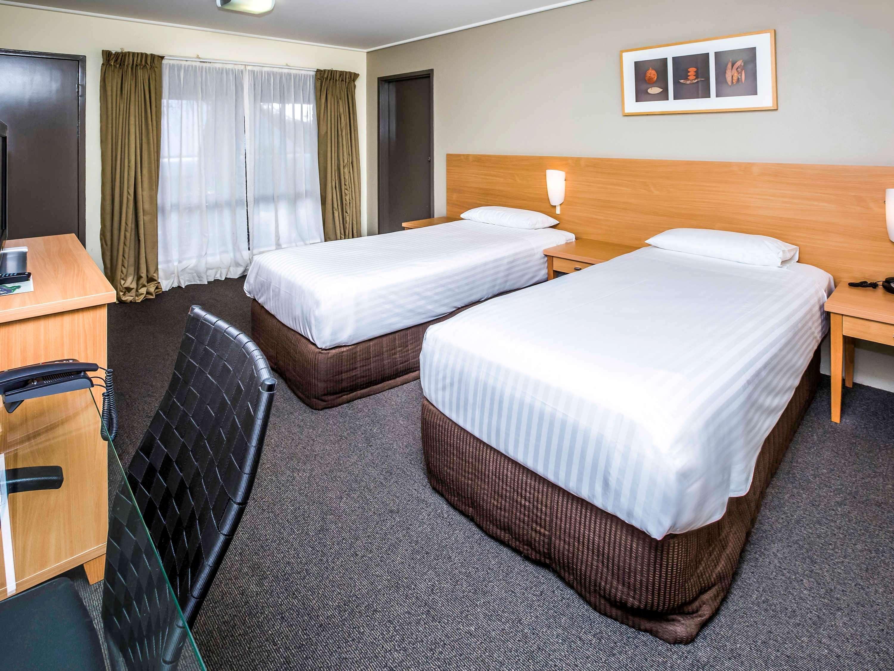 Ibis Styles Canberra Eagle Hawk Exterior photo