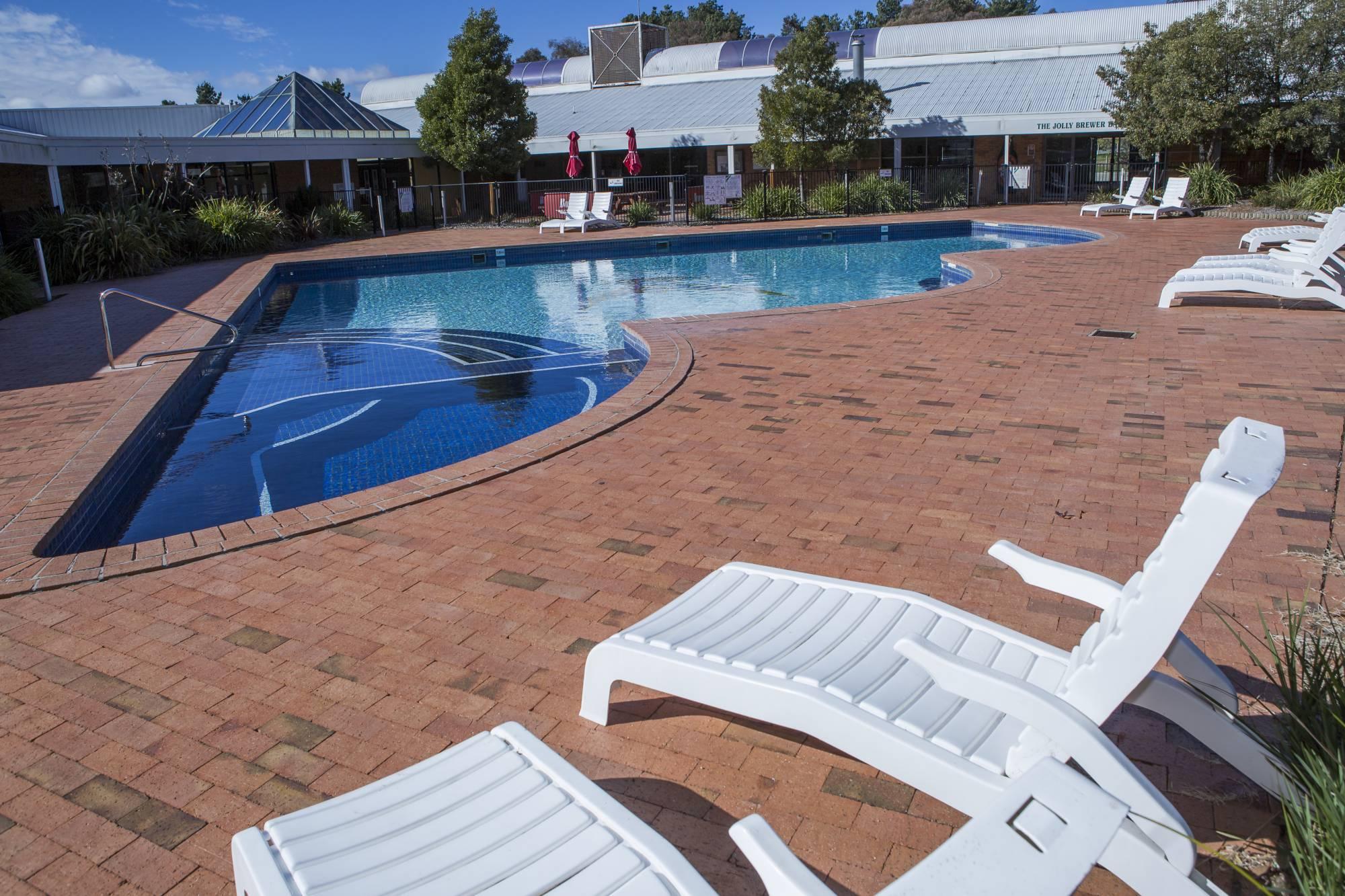 Ibis Styles Canberra Eagle Hawk Exterior photo