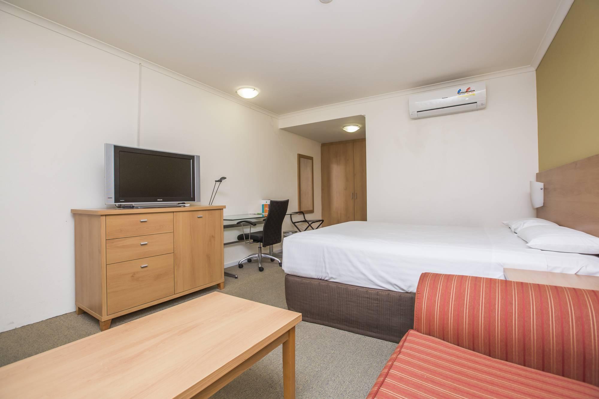 Ibis Styles Canberra Eagle Hawk Exterior photo