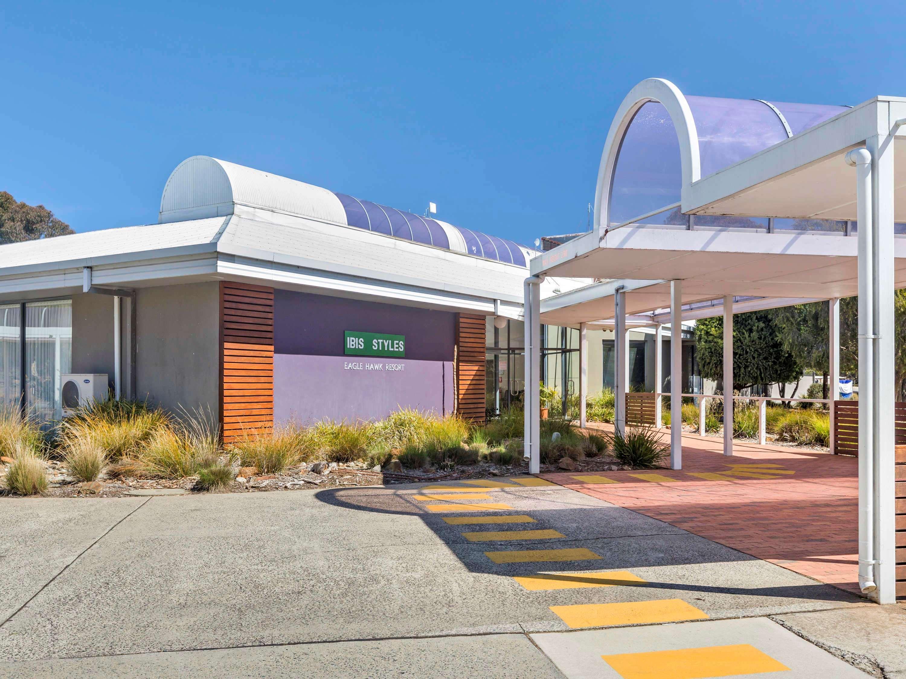 Ibis Styles Canberra Eagle Hawk Exterior photo