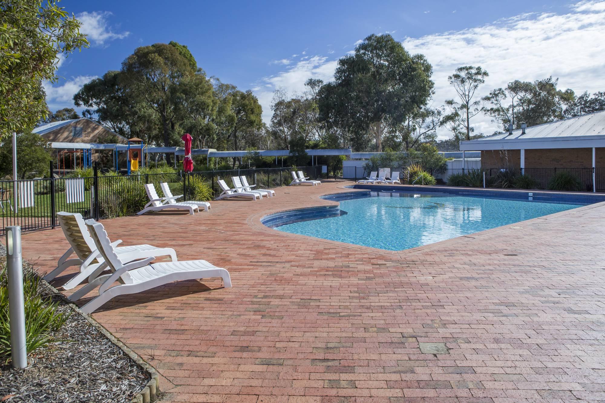 Ibis Styles Canberra Eagle Hawk Exterior photo