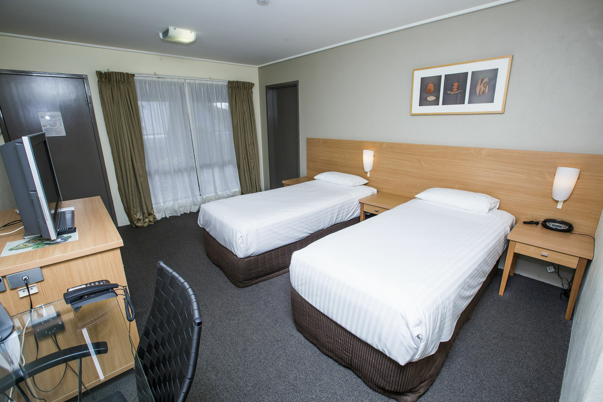 Ibis Styles Canberra Eagle Hawk Exterior photo