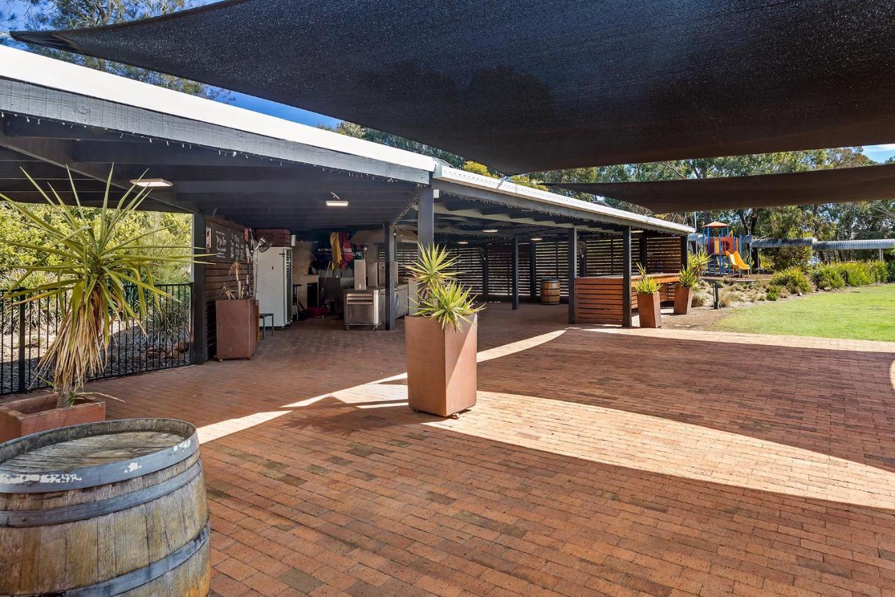 Ibis Styles Canberra Eagle Hawk Exterior photo